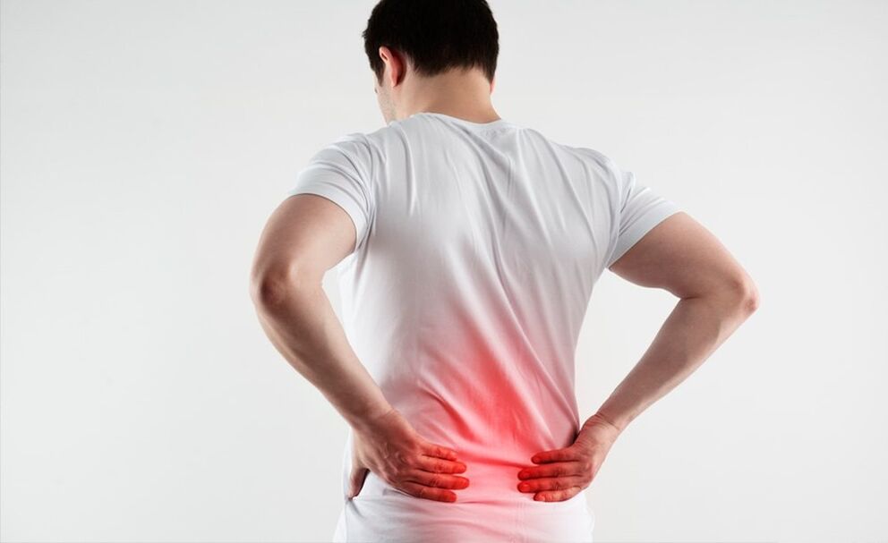 pian sa chúl níos ísle mar gheall ar osteochondrosis